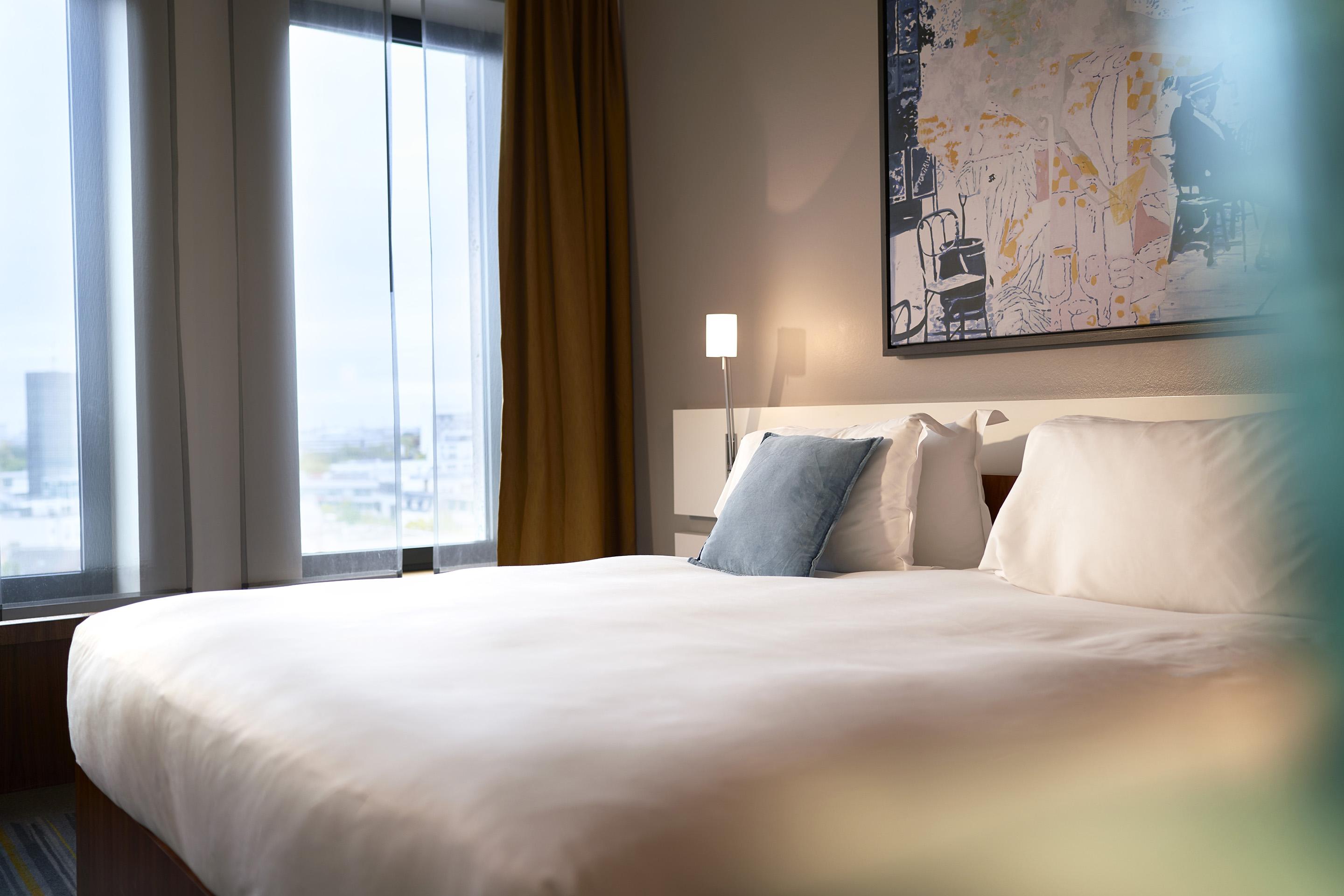 ソフィテル ベルリン クルフールステンダム ホテル エクステリア 写真 A bedroom at the hotel